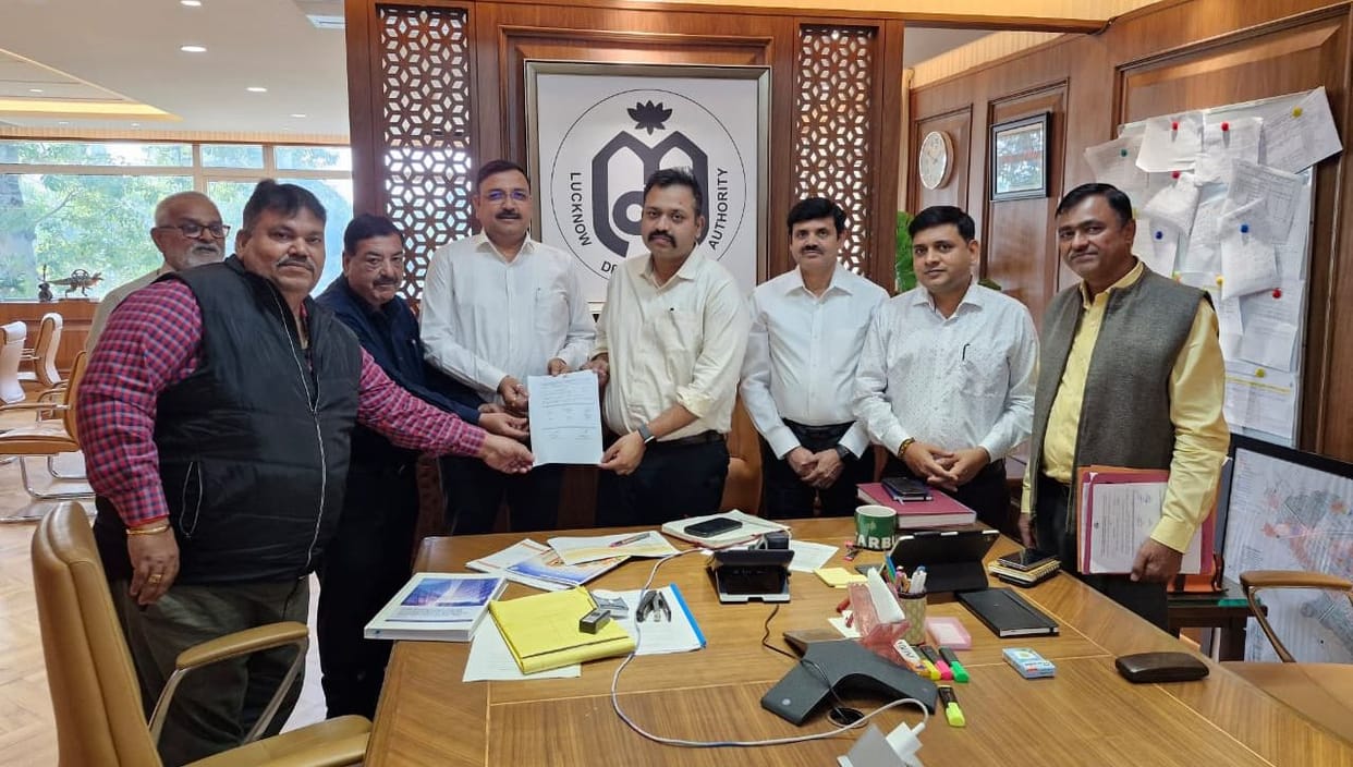 Mansarovar Yojna's Bharani Apartment handed over to RWA