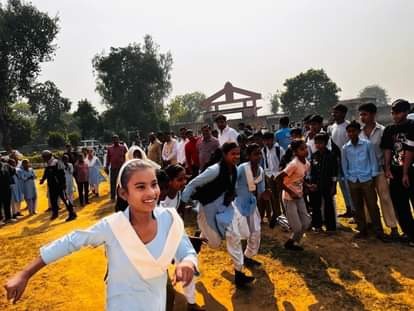 Abhishek, Deepanshi, Mintu and Khushi came first in the 100 meter race.
