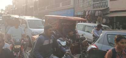 Gandhi Road jammed, traffic halted due to entry of heavy vehicles