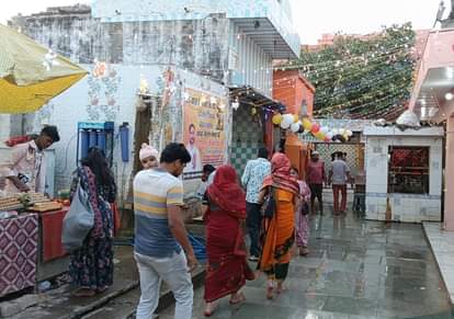The foundation for the restoration of temples on the Parikrama Path is being laid