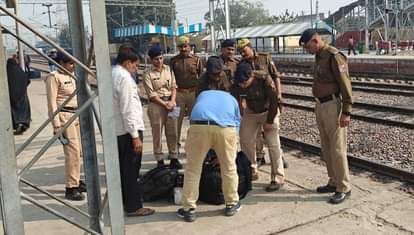 The district is on alert on Wednesday due to the bomb blast, checking from the road to the station.