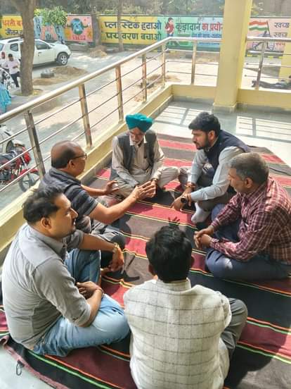 Municipal officials arrived to persuade the councilors sitting on strike