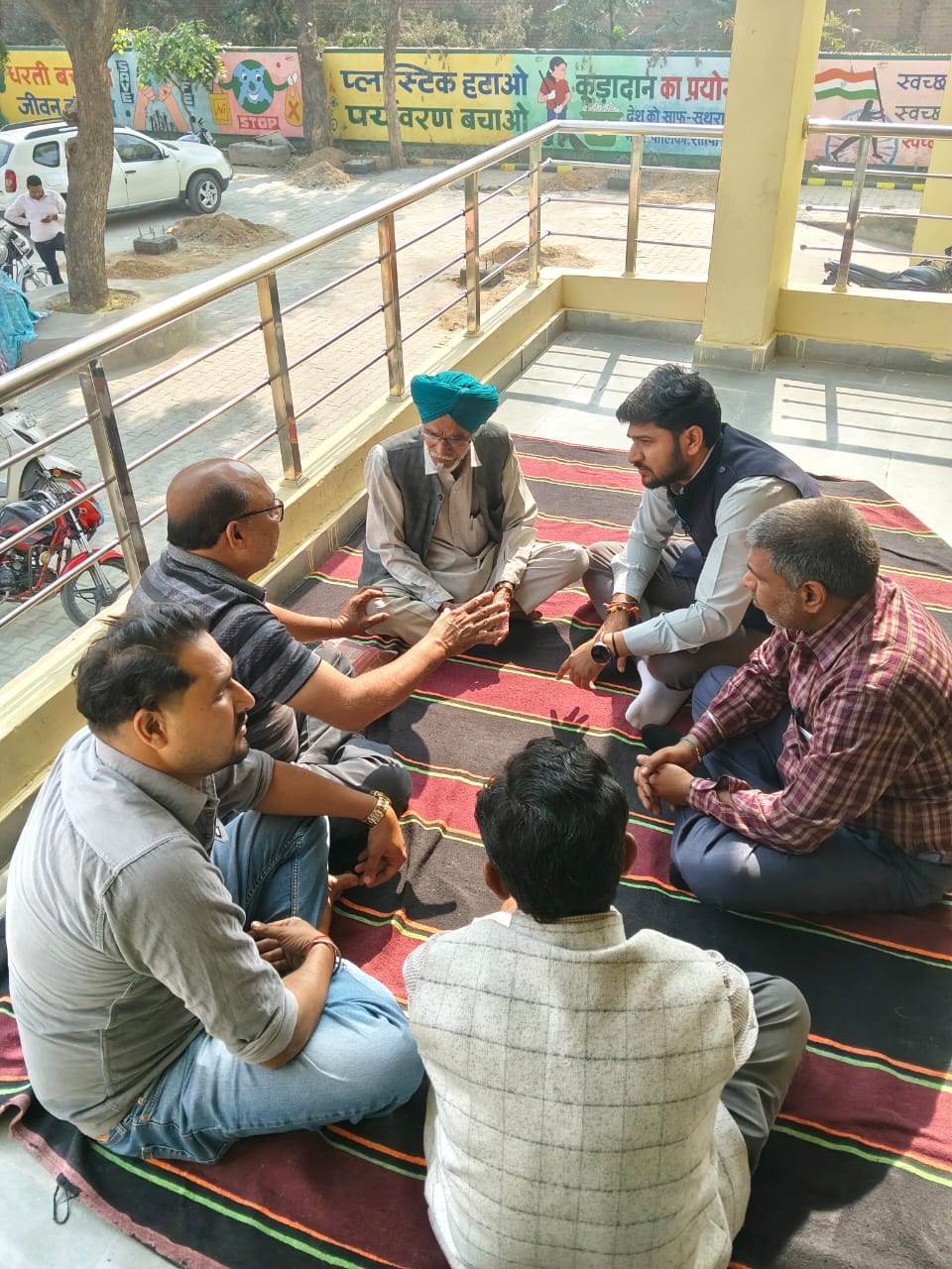 Municipal officials arrived to persuade the councilors sitting on strike