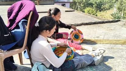 Pine leaves are weaving a future of self-reliance.