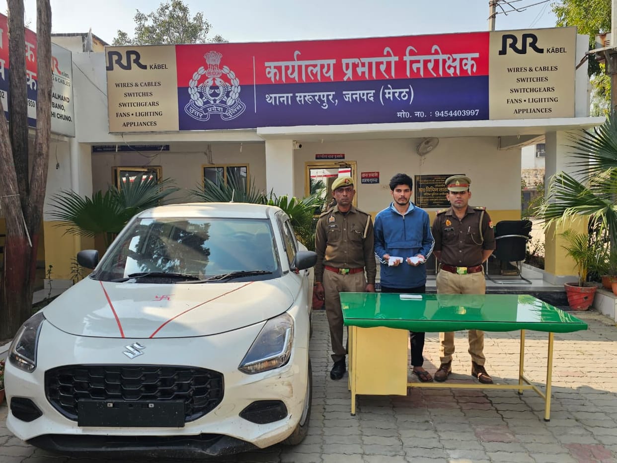 Cash and pistol recovered from the accused travelling in a car without number plate