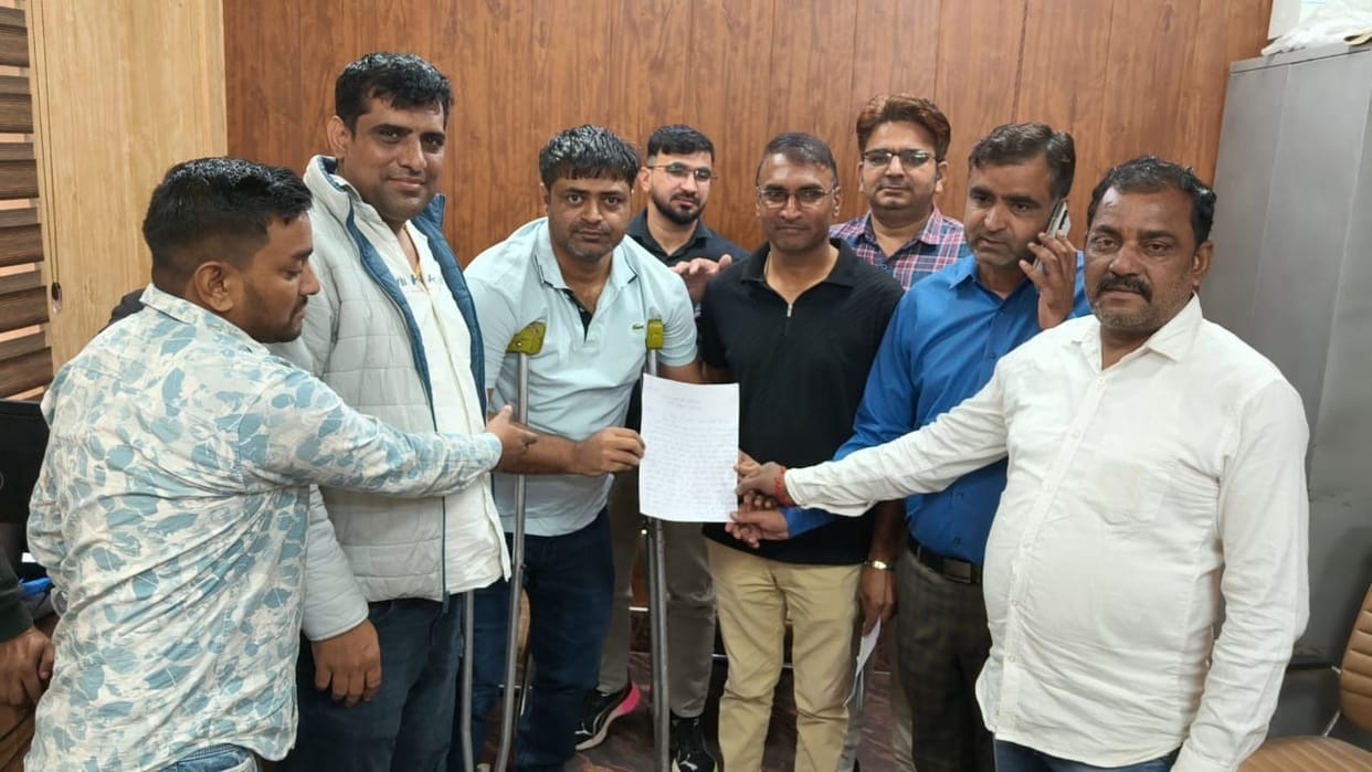 Contractors expressed displeasure with the municipal officials over the cancellation of the tender and submitted a memorandum.