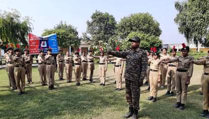 NCC cadets took oath to respect the national anthem.