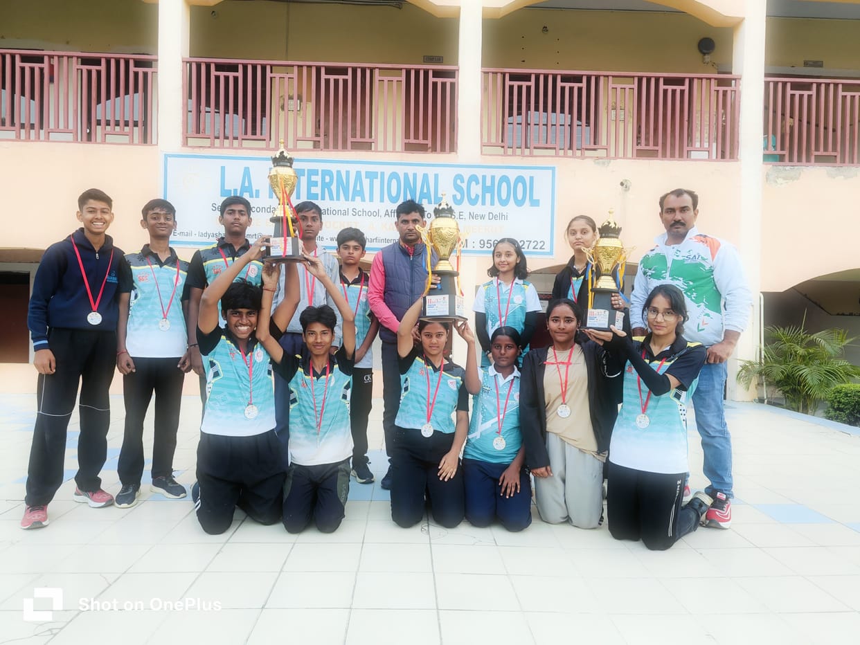 The winning teams of the sports festival were honored