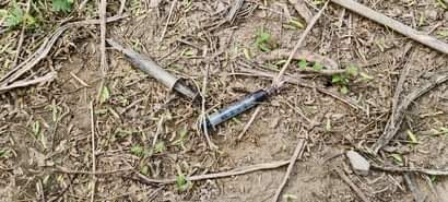 At the shepherd's signal, the drug network... as soon as he shouted 'Hurrar', the smuggler ran over and handed over a packet of drugs.