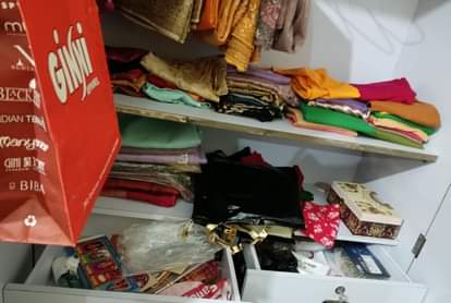 Cash and jewellery worth lakhs stolen from house
