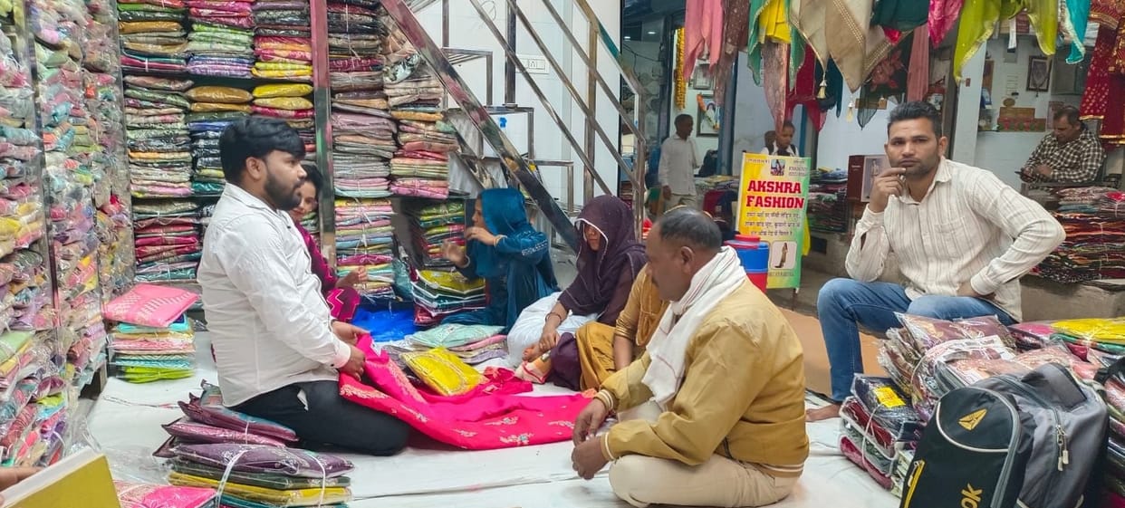 The woolen market in Shauri Market is booming, with 2,000 shops generating daily turnover worth crores.