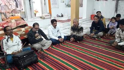 Shri Ram and Janaki are sitting in my heart... devotees are overwhelmed with emotion on hearing the hymn