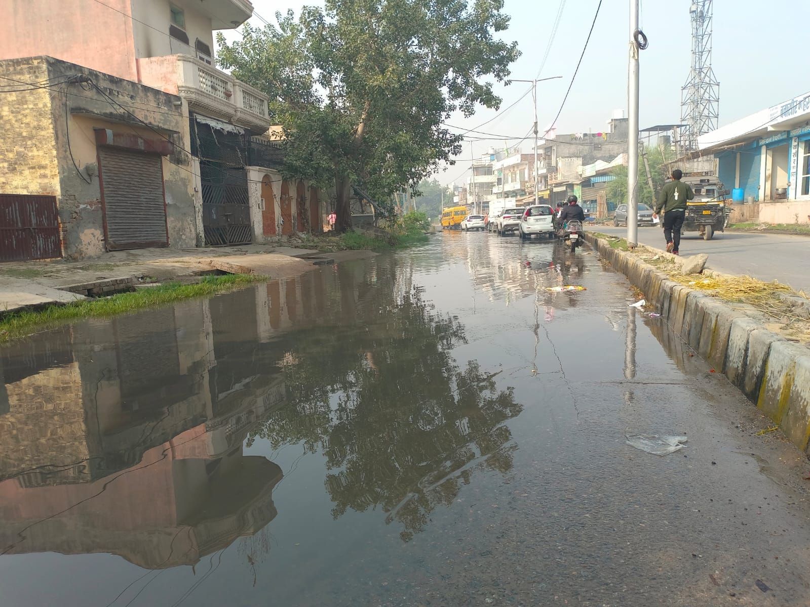 Contaminated drain water filled on the road in Ward 10