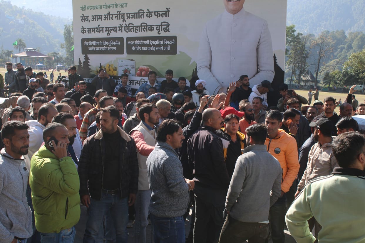 The chaos continued throughout the day, with slogans and traffic jams continuing, and additional police had to be called in.