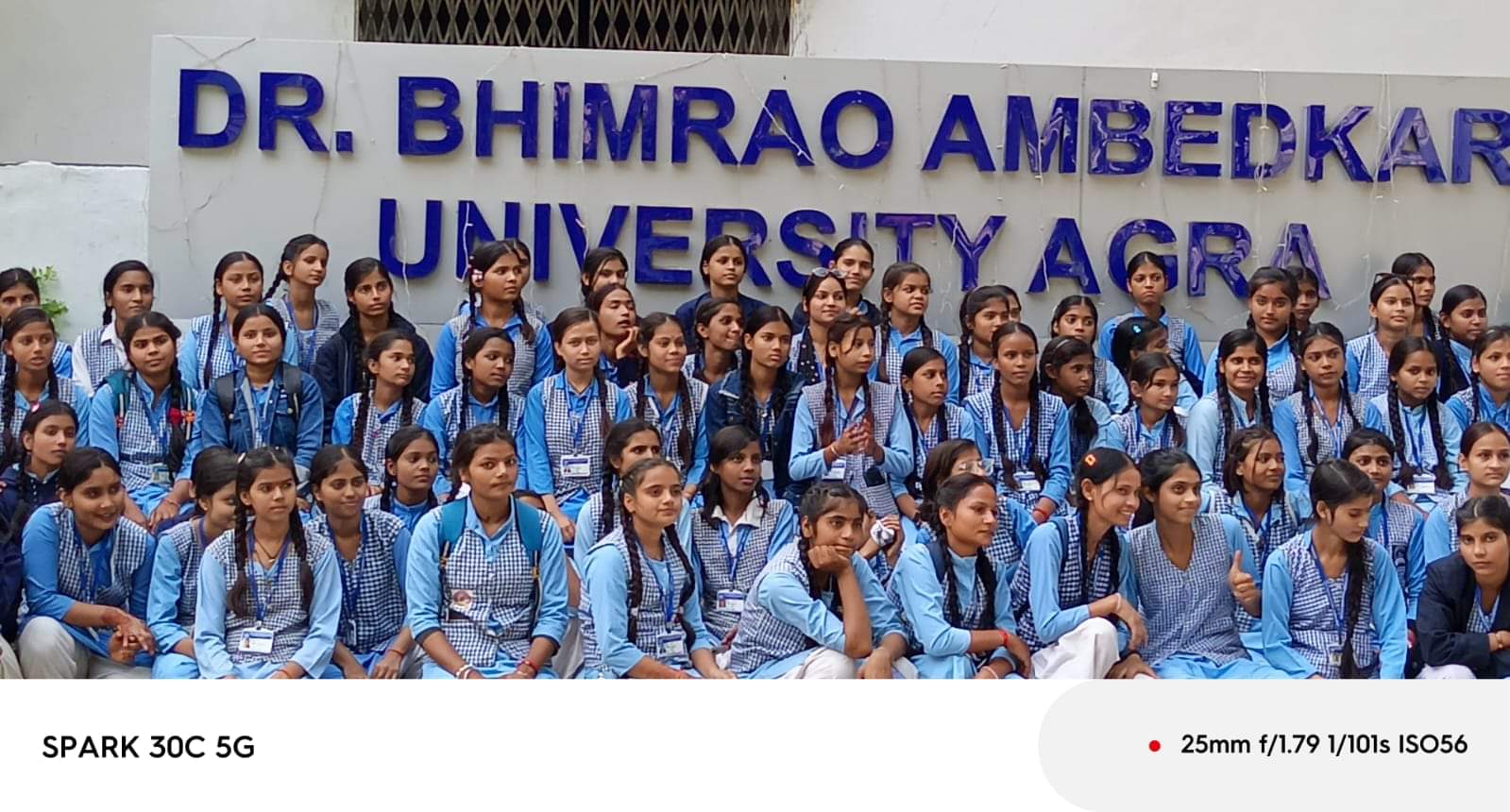 फोटो 29 डॉ. भीमराव आंबेडकर विश्वविद्यालय पहुंची जीजीआईसी छात्राएं । स्रोत विद्यालय