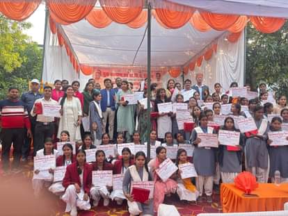 Shivangi tops in speech, Mansha tops in painting