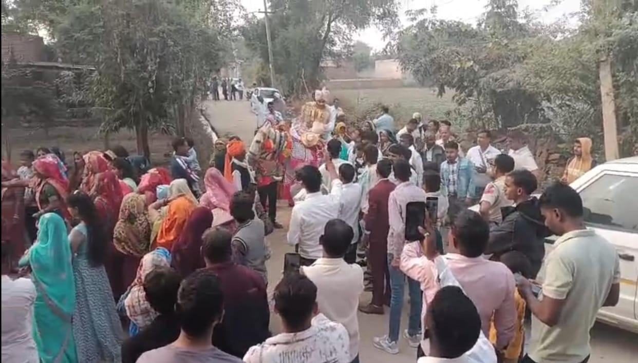 The wedding procession of a youth from the SC community came out under police protection.