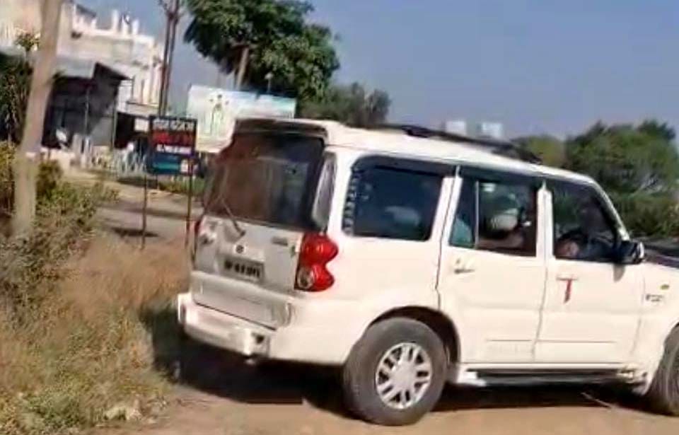 Tamil Nadu businessman abducted in a vehicle fitted with a hooter, found in Alot, transaction dispute surfaced