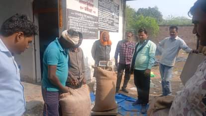Record purchase of 301 quintals of paddy in one day at Jangiganj center