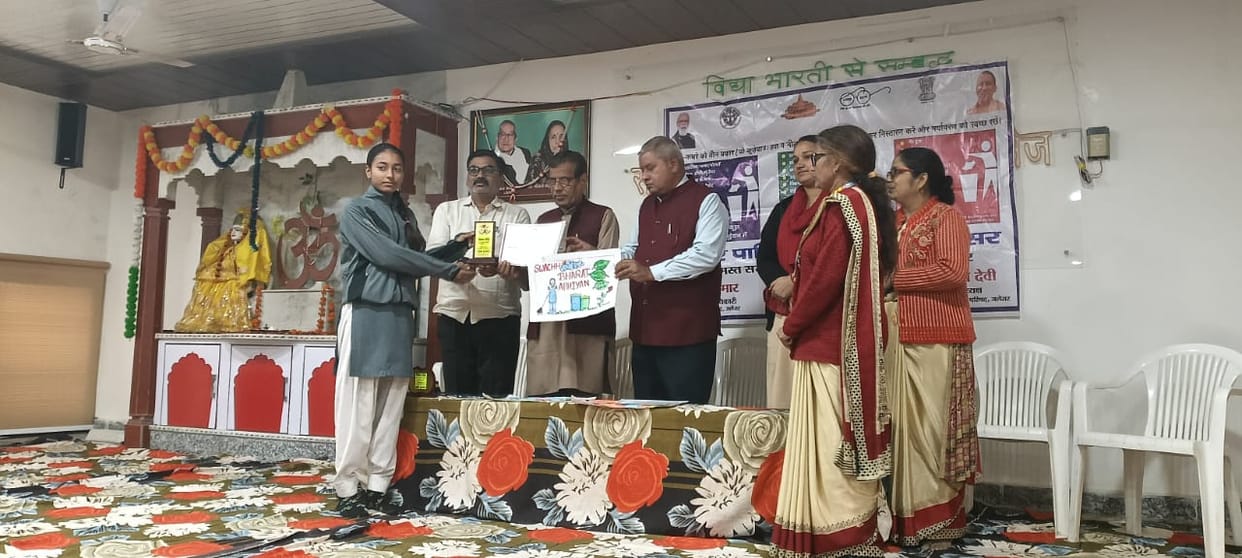 Saloni was the winner in the painting competition