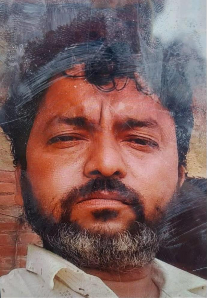 Auto driver dies in road accident, wife and son injured