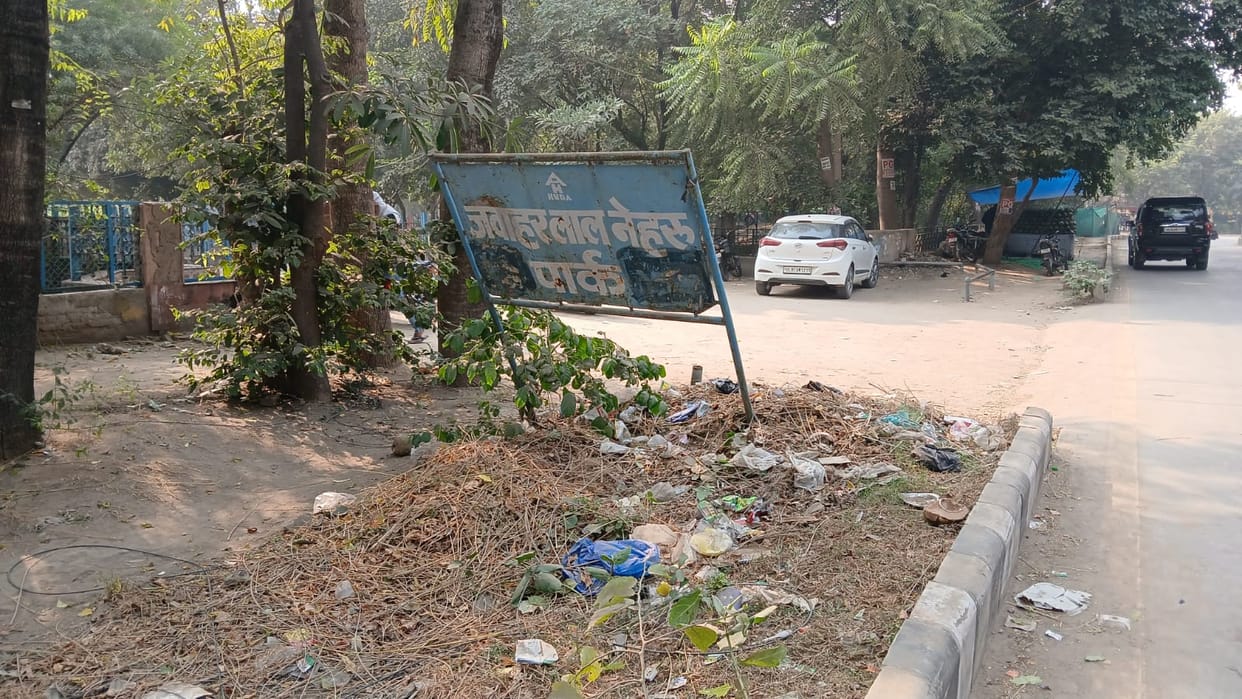 Garbage patrol near Jawaharlal Nehru Board