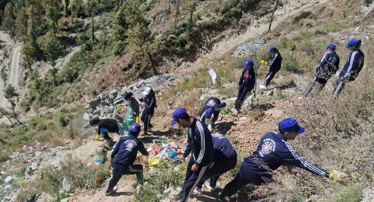Volunteers spruce up the Nihari College campus