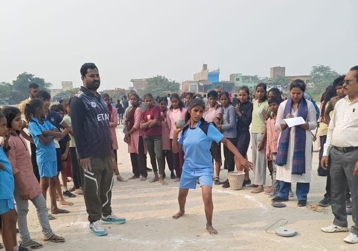 Players showed their strength in the block level sports competition.