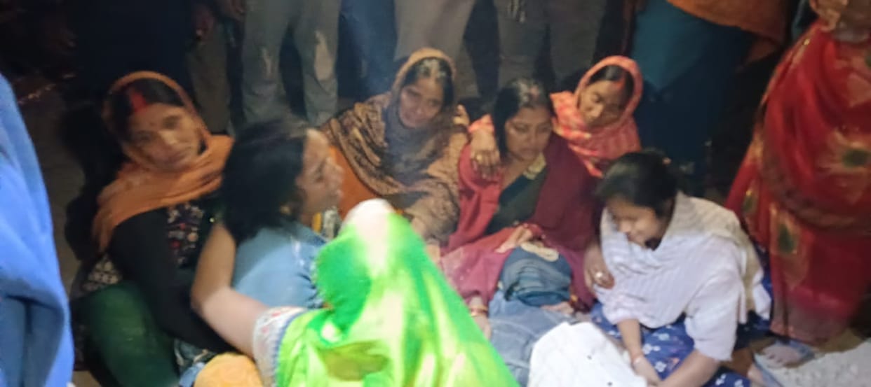 Dumper truck crushes bike riders, one dead, angry people block road