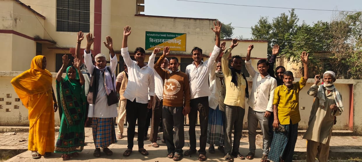 Farmers' anger erupts over non-availability of wheat seeds, uproar at Centre