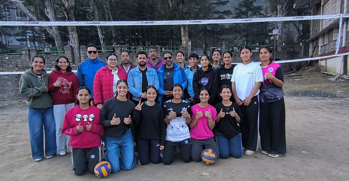 Kullu and Lahaul teams leave for state level competition