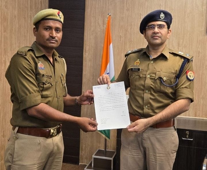 Two policemen honored for saving a young man's life