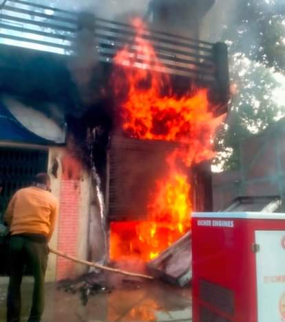 ATM booth catches fire due to short circuit, panic ensues