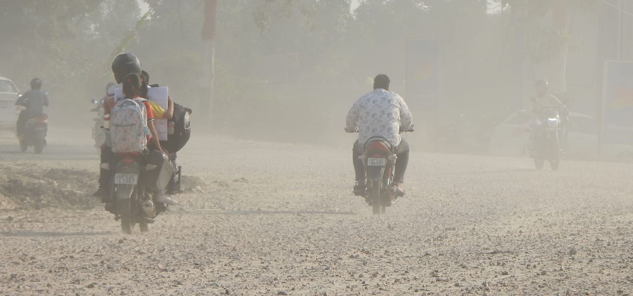 Siddharthnagar News : Construction of stuck highway in screw of NOC