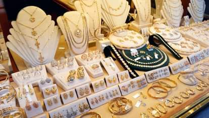 Artificial jewellery gains popularity during wedding season, markets are abuzz