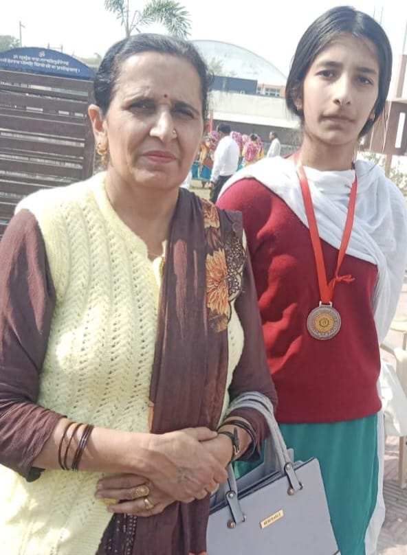Paridhi got second place in the painting competition