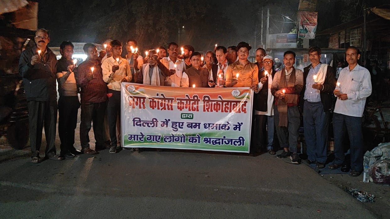 Congress workers held a candlelight march in memory of the Delhi blast victims.