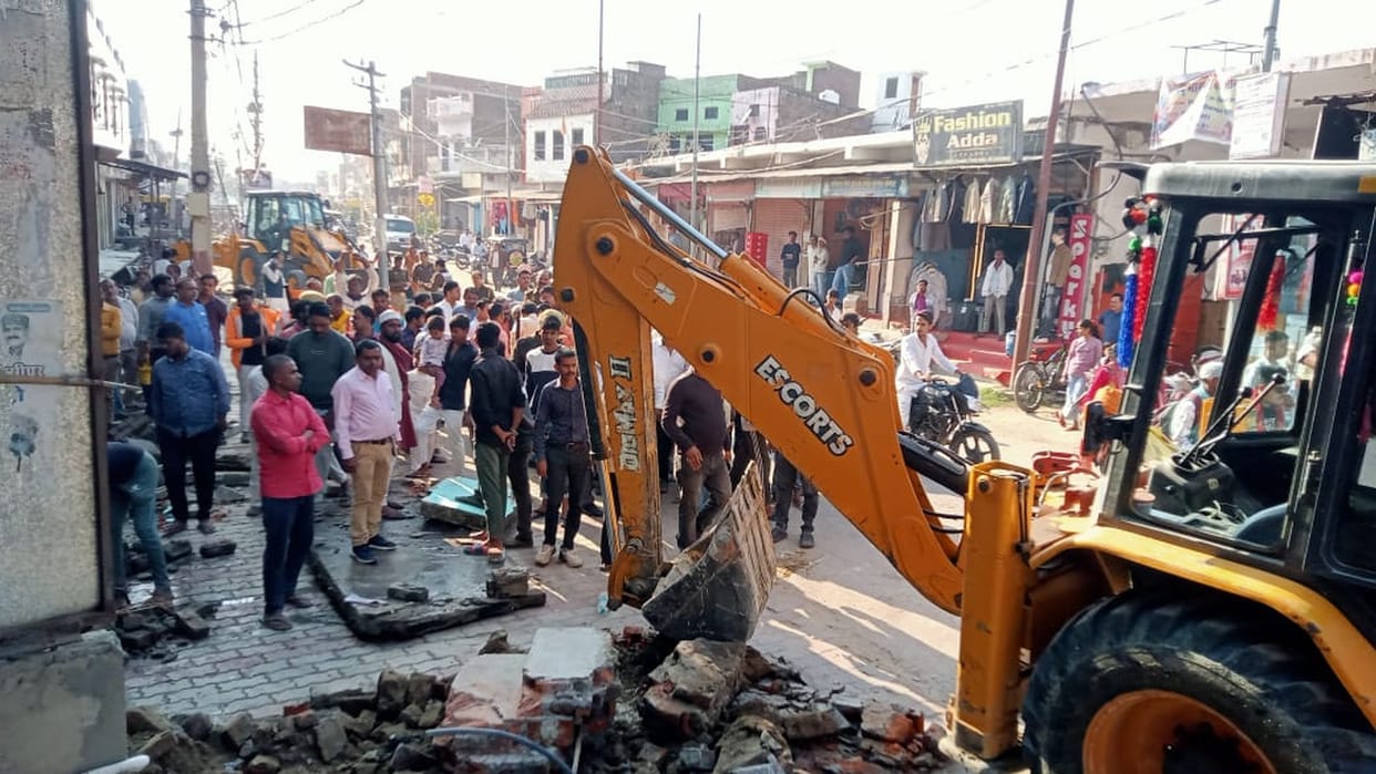 Bulldozer roared on encroachment