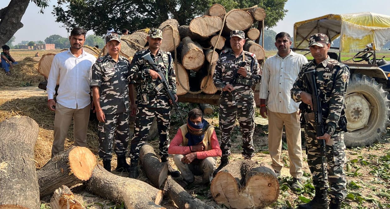 Siddharthnagar News: 30 boats of logs seized