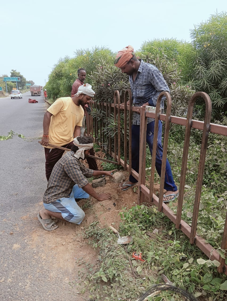 Railings will be installed on the dividers of the danger zone of the Basti-Ayodhya highway.