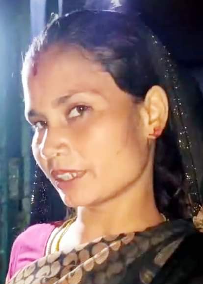 Kundal and ten thousand rupees looted from a woman in Puwaiyan