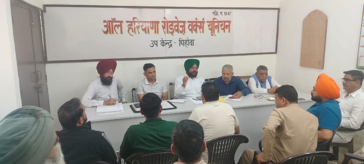 Roadways employees held a meeting and expressed their displeasure against the General Manager.