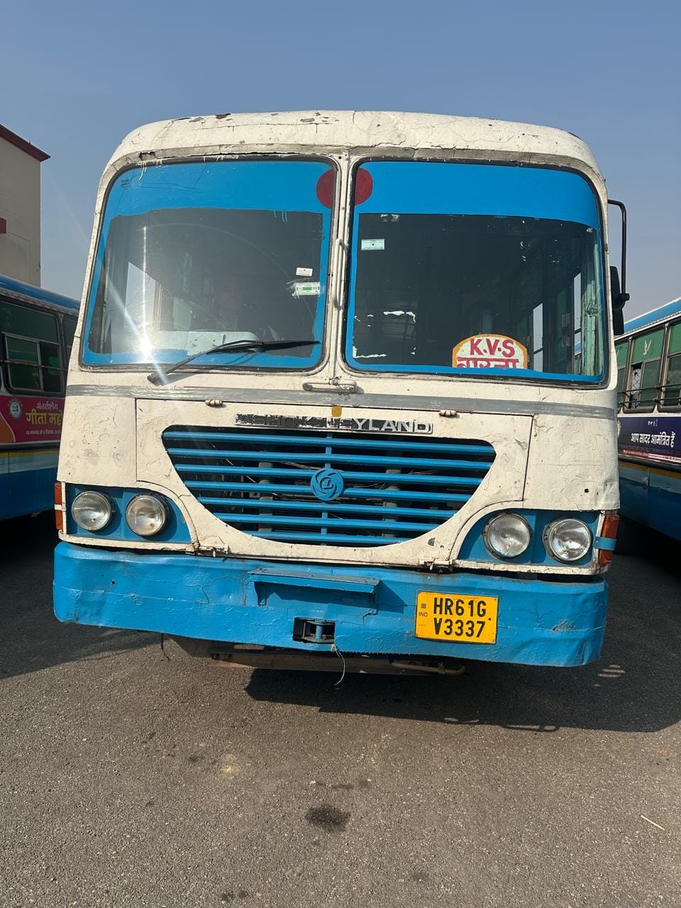 Fog lights and reflectors are being installed in roadways buses before the fog.