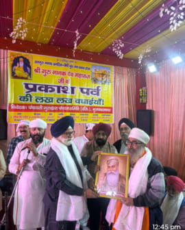 The Ragi group delighted the audience by singing Shabad Kirtan.