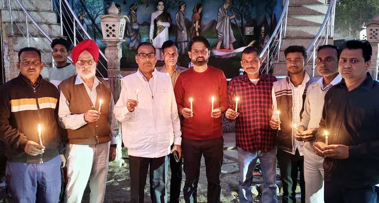 Congress held a candlelight march demanding death penalty for the accused.