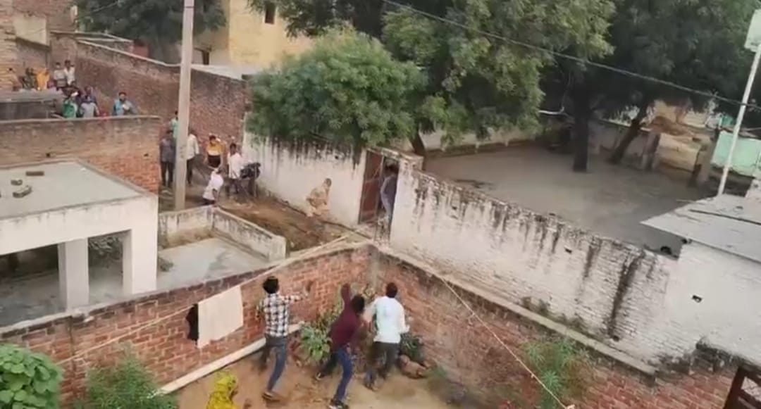 Stone pelting continued for half an hour in Rajpur Kotla over water drainage dispute.