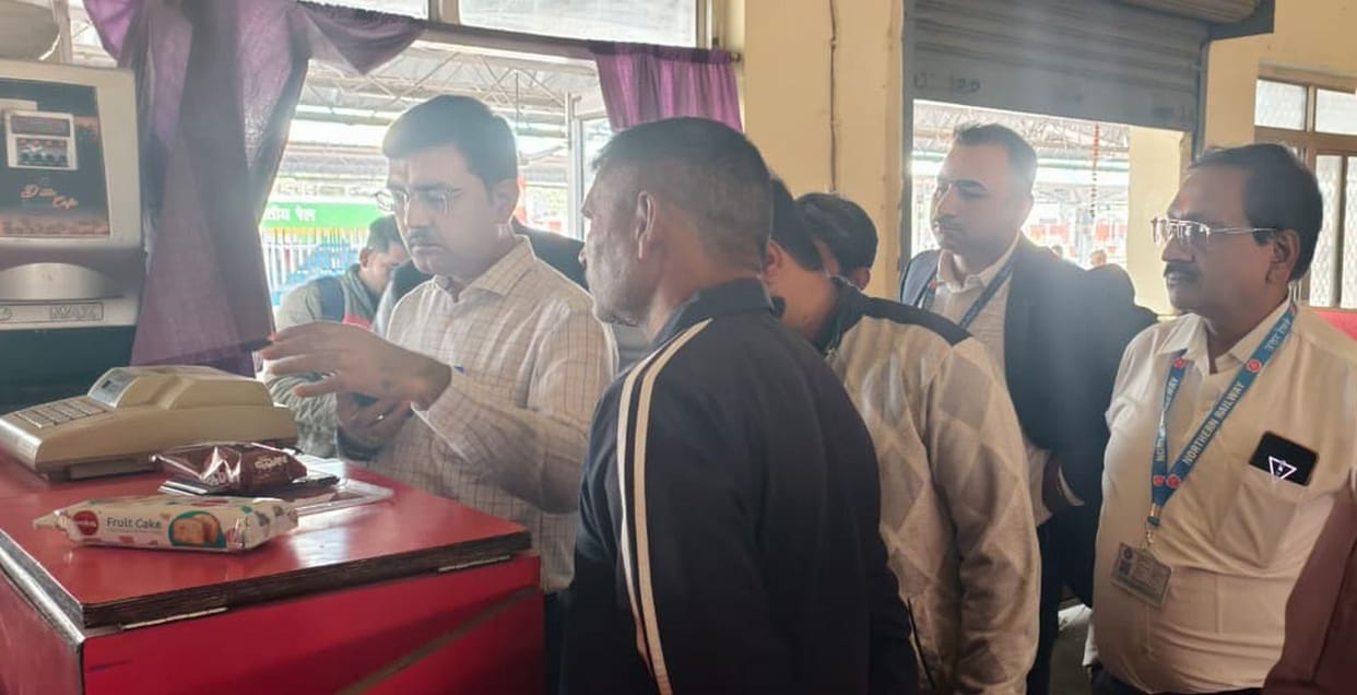 Flaws found in railway canteen, reprimanded