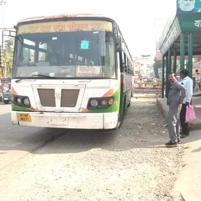 Businessmen, terrified by the Delhi blasts, are still reluctant to travel to Delhi.