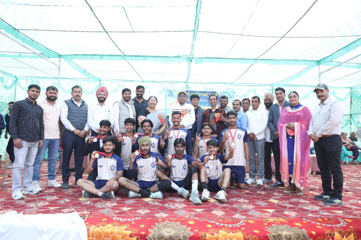 Nanakpur team won the volleyball tournament