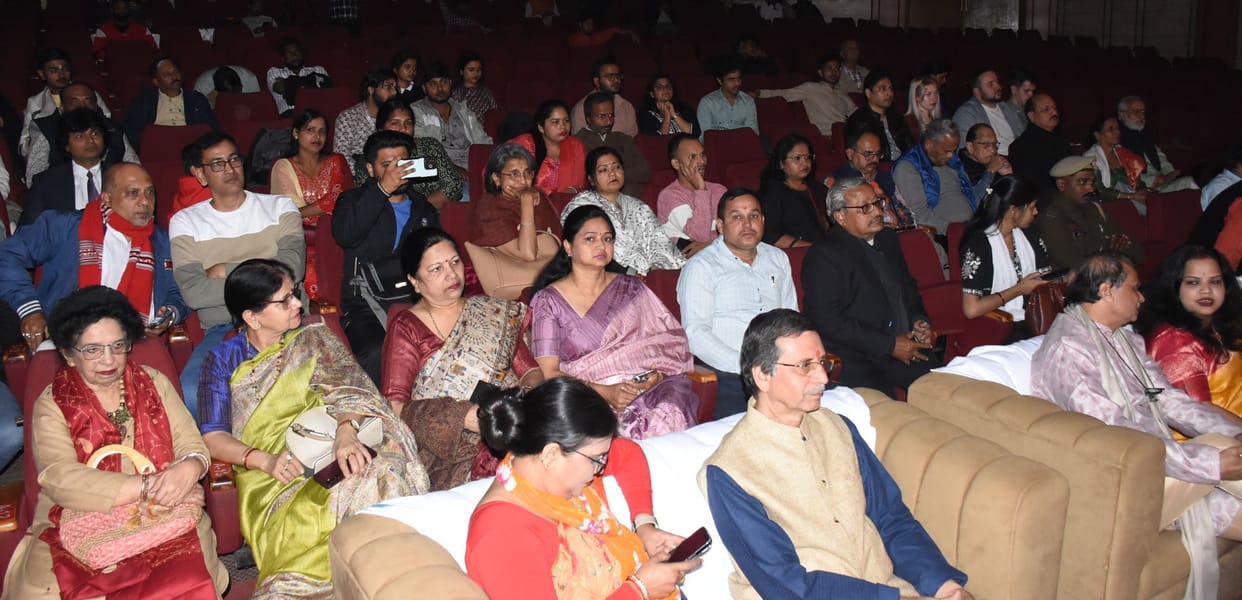 I was mesmerized by the flute tune of Padmashree Ronu Majumdar.